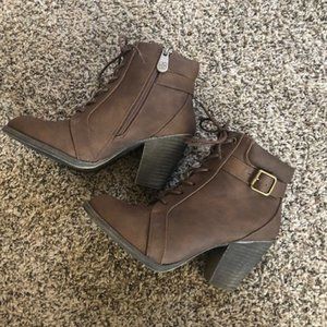 Daisy Fuentes Charming Booties Brown SZ 7